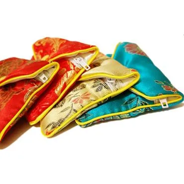 Pas cher petite fermeture éclair en tissu de soie pochette à bijoux emballage chinois Mini sac à monnaie femmes sac à main porte-carte de crédit entier 6x8 8x10cm 1238z
