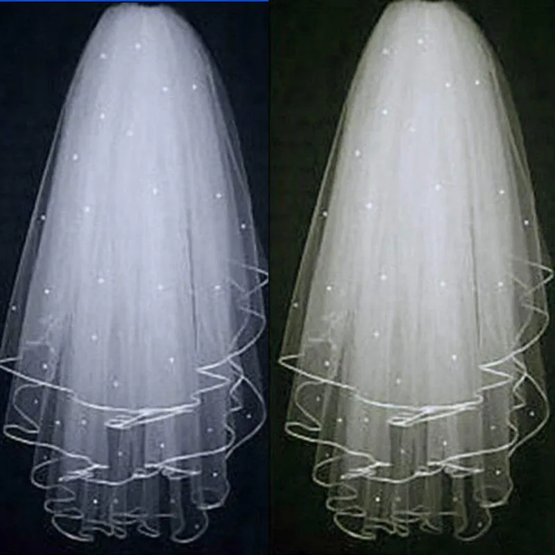 Ucuz Çarpıcı 3 Katmanlar Boncuklu Düğün Veils Kısa Tül Tarak Ile El Yapımı Beyaz Fildişi Gelin Peçe Şapkalar Aksesuar