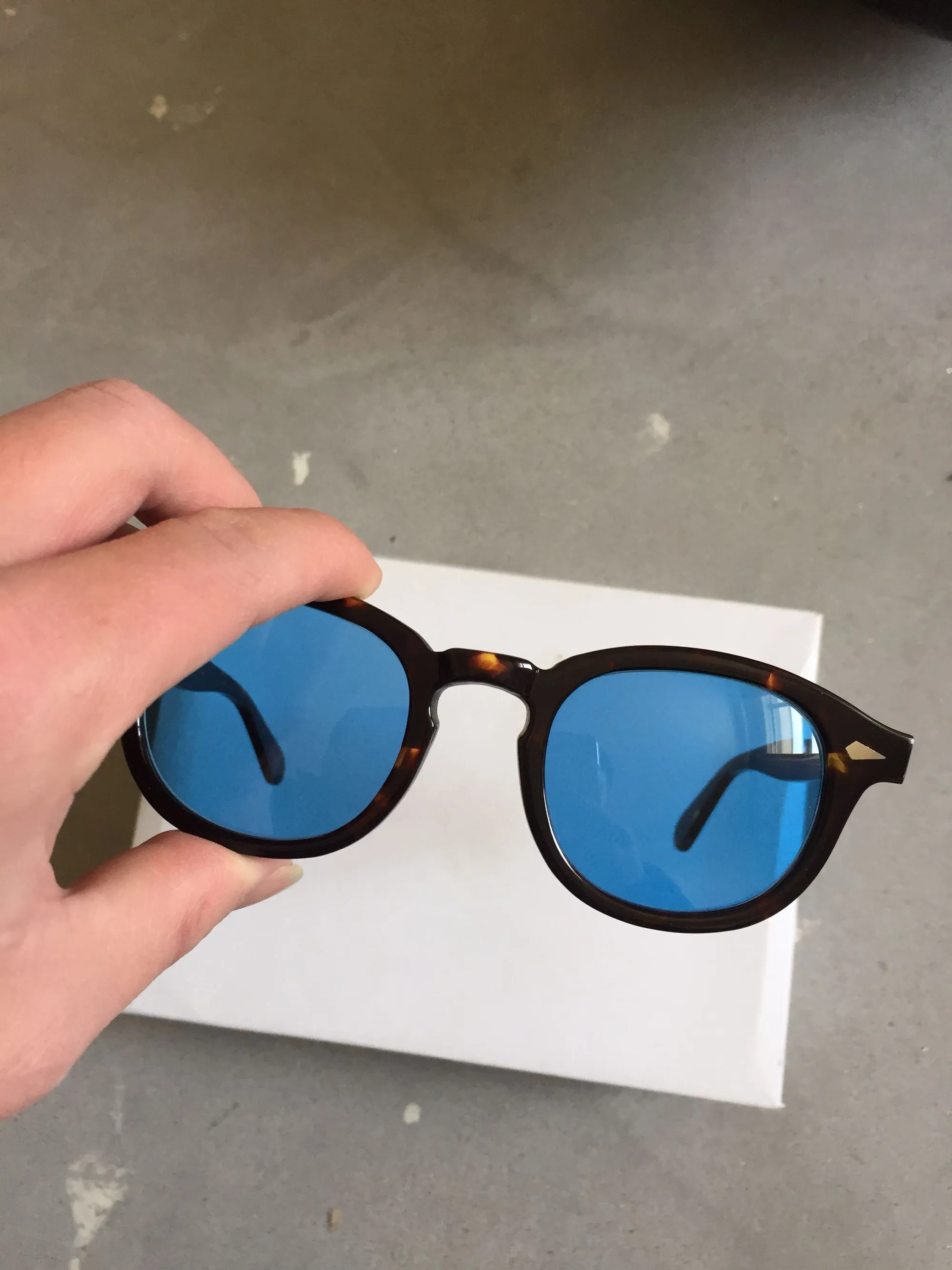 2017 rétro vintage Johnny Sunglasses Tortoise and Black with Blue Lens Round Sun Grasses Men Femmes Eapiènes FaUTS NOUVEAU FASH231P