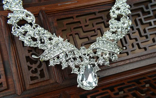 2017 vendre nouveau style collier en alliage de diamant blanc boucle d'oreille deux pièces mode bijoux de mariée accessoires de mariage shuoshuo6588220K