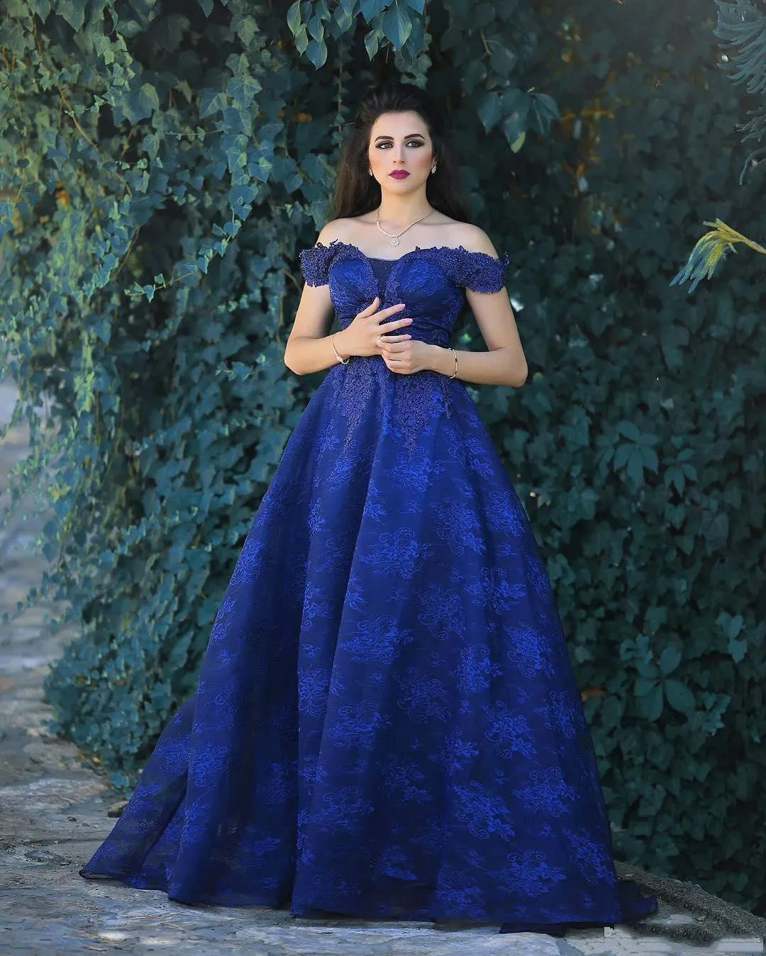 2017 Royal Blue Off Shoulder Evening Dresses Lace A-Line Prom Dresses Back Zipper Sweep Train Formal Party Gown With Applique New Arrival