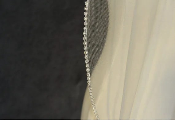 Hot sell 1T White Ivory Wedding Veil Fingertip Length Ribbon Edge Rhinestones Bridal Veil With comb 049