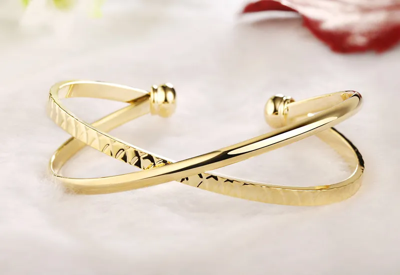 Nieuwe damesmodehorloges 18K gouden armbandsethorloge is zeer stijlvol en mooi Show Woman's Charm238t