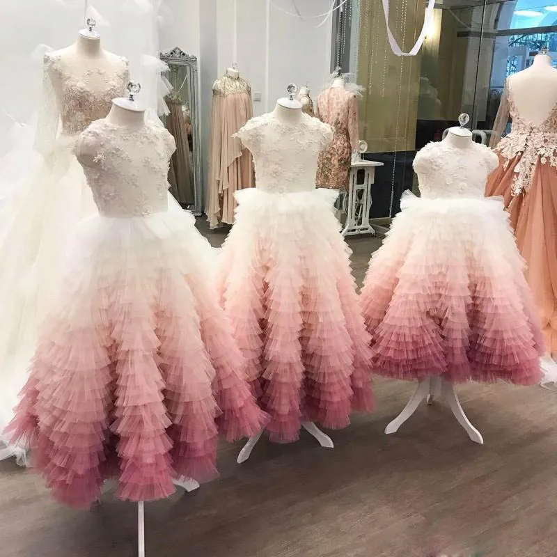 Luxury Tiered Ball Gowns Girls Pageant Dresses with Appliques Pearls Jewel Neck First Communions Gowns Unique Designer Flower Girls Dresses