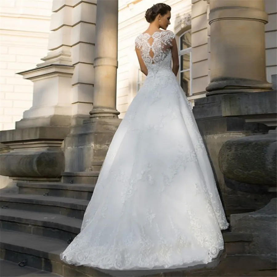 Elegant A line Lace Wedding Dress Casamento 2016 Vestido De Novia Plus Size Appliques Romantic Sexy V-Neck Bridal Dresses Lace Gown
