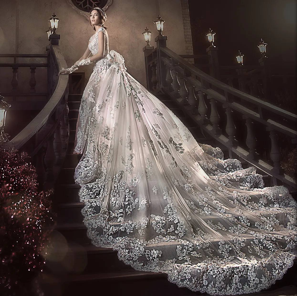 2.5 Meters Long Tail Wedding Dress Gorgeous Fashion Detachable Train Beach Wedding Dress Luxury Crystal Beaded Applique Mermaid Wedding Gown