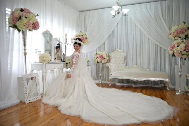 Dubai High-Neck Mermaid Wedding Dresses Bridal Gowns Sheer Long Sleeves Beaded Lace Applique Wedding Gown Sexy Tulle Long Bridal Dress