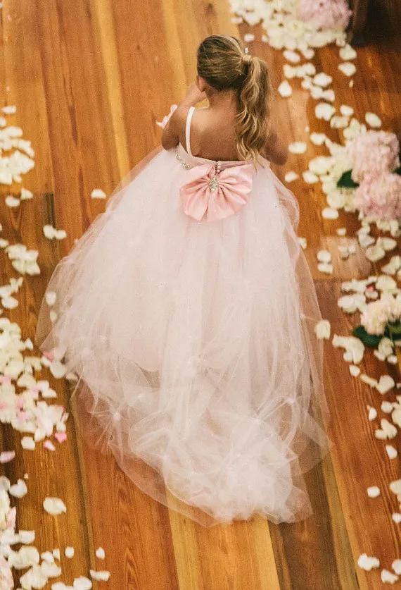 Blush Pink Flower Girls Lace Dress With Big Bow Pageant Dresses For Girls Crystal Sash Spaghetti Straps Tulle Floor Length Junior Bridesmaid