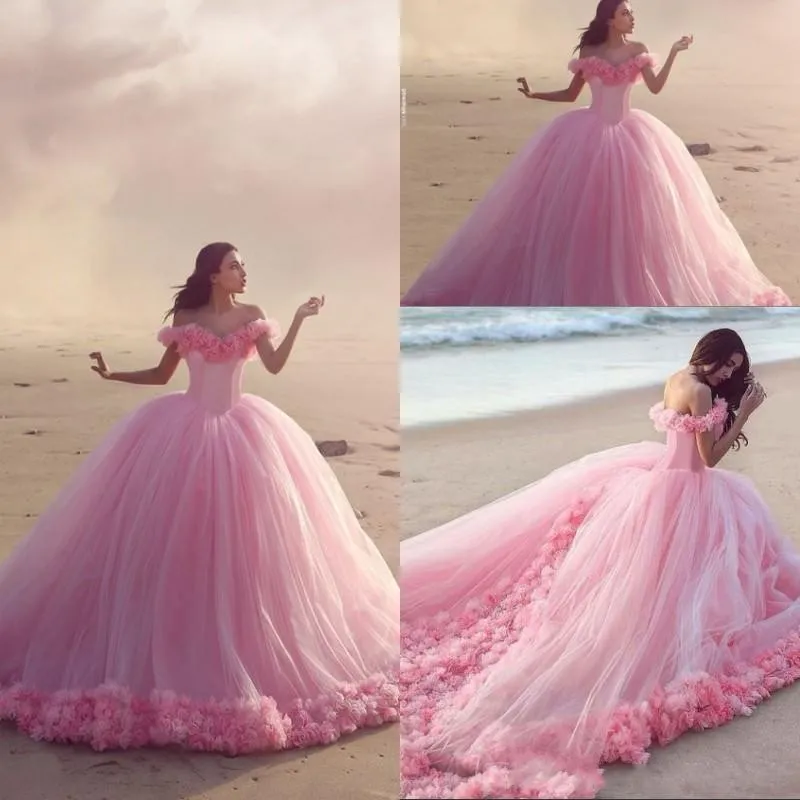 2019 rosa abiti di sfera del bambino Quinceanera al largo della spalla del corsetto di vendita caldi Sweet 16 abiti da ballo con fiore fatto a mano Matrimoni abito