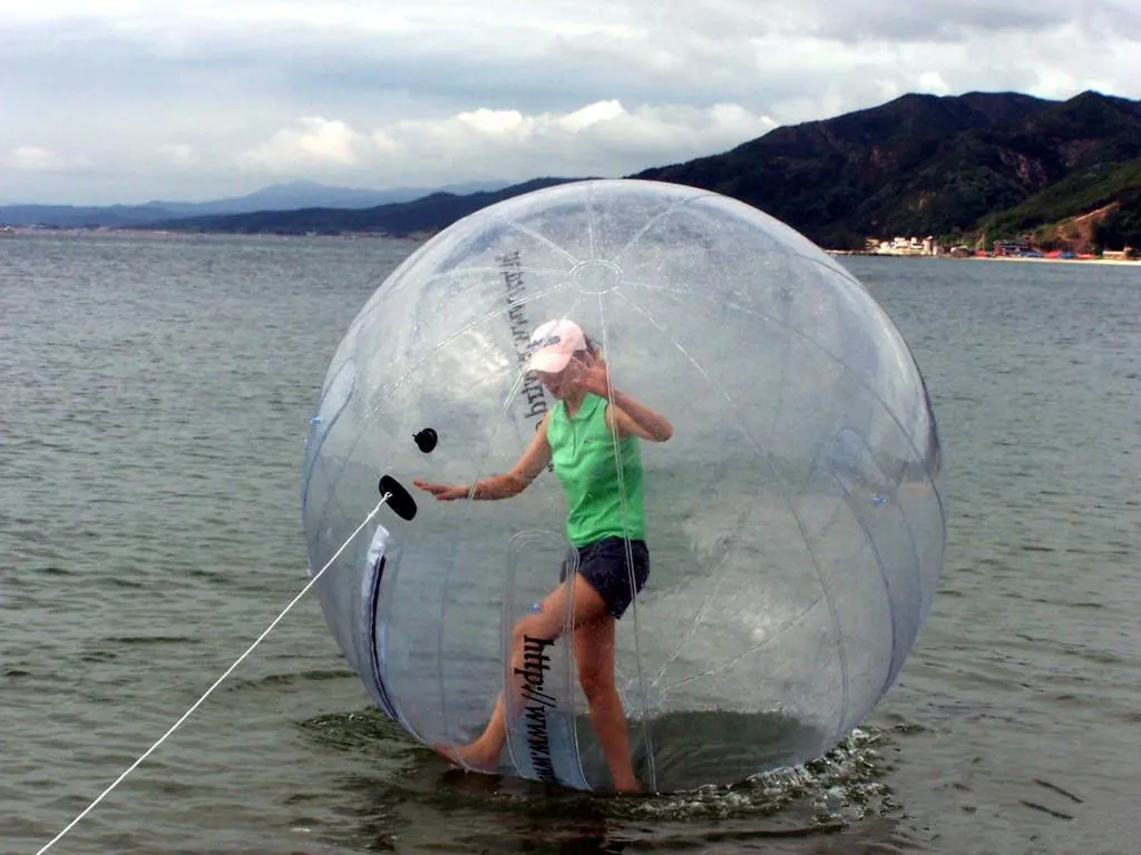 Boa bola de água inflável colorida que anda bola de água Zorb bola de hamster humano em 230y