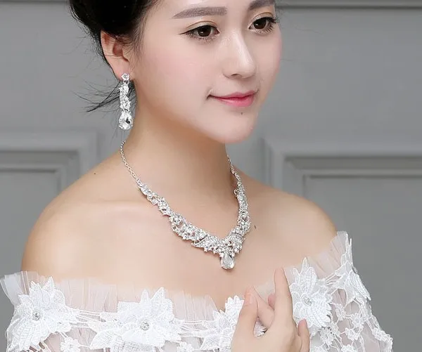 2017 verkoop Nieuwe stijl witte diamant legering ketting oorbel tweedelige mode bruids sieraden bruiloft accessoires shuoshuo6588220K