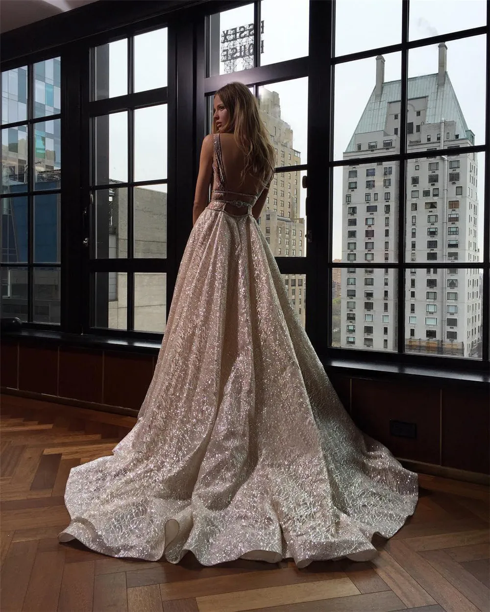 Sexy V-Neck Sleeveless Prom Dress 2019 Long Sequins See Through Silver Sequin Open Back Evening Dress vestido longo verde