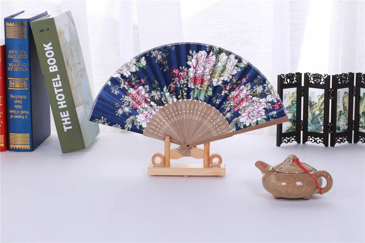 Fan in tessuto in stile cinese classico Silk pieghevole Piega di bambù Hand Hand Hand Wedding Birthday Party Gifts2271