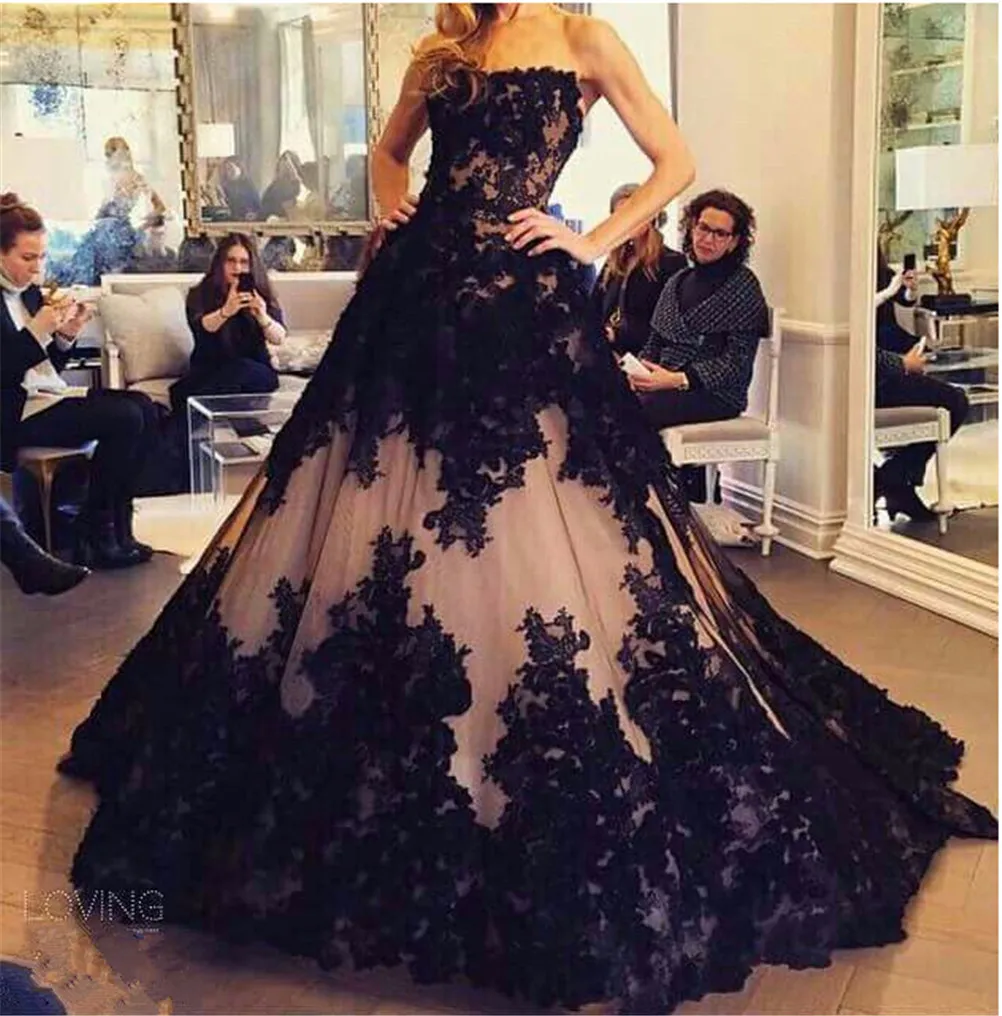 Chic Lace Appliques Ball Gown Evening Dress 2019 Strapless Sleeveless Black and Nude Prom Gowns vestido largo de fiesta