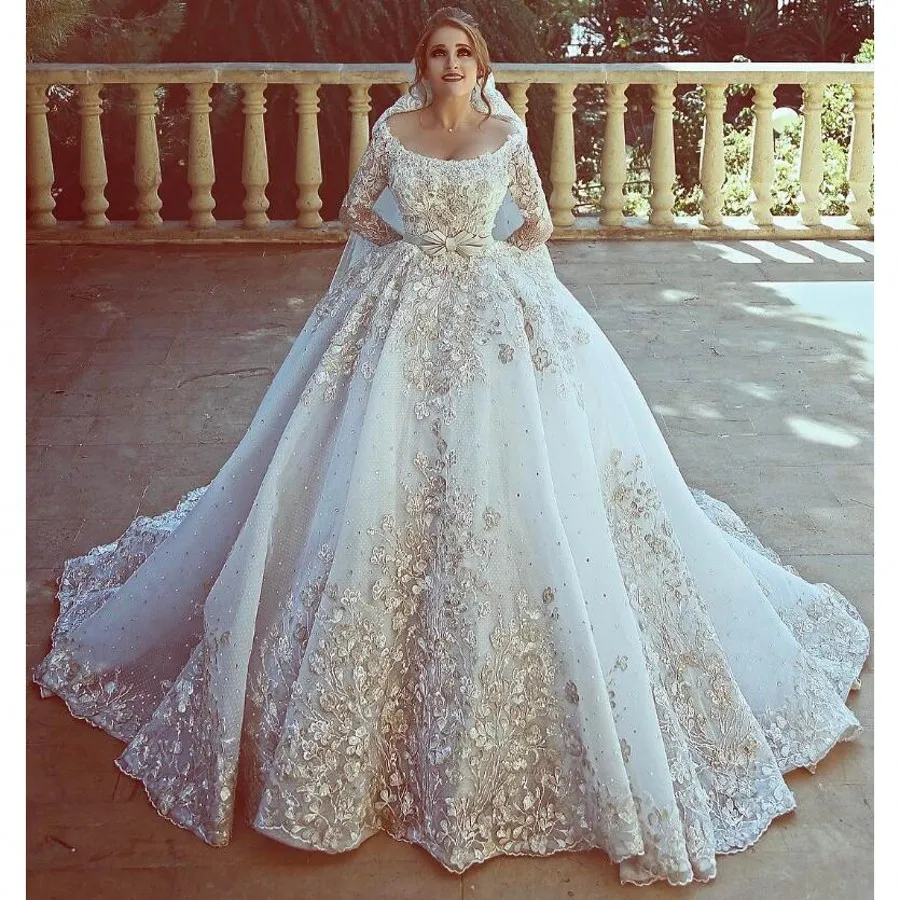 Amazing Dubai Wedding Dresses 2018 Spring Summer 3D Appliques Long Sleeves Bridal Gowns Scoop Neckline Wedding Vestidos Custom Made