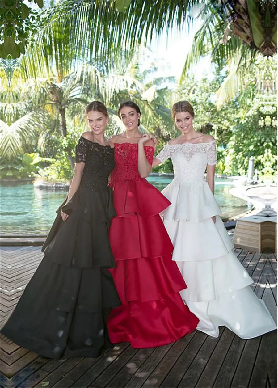 Off-the-shoulder Evening Dresses With Beaded Lace Appliques Short Sleeves Black Prom Dress with Layered Skirt Ball Gowns