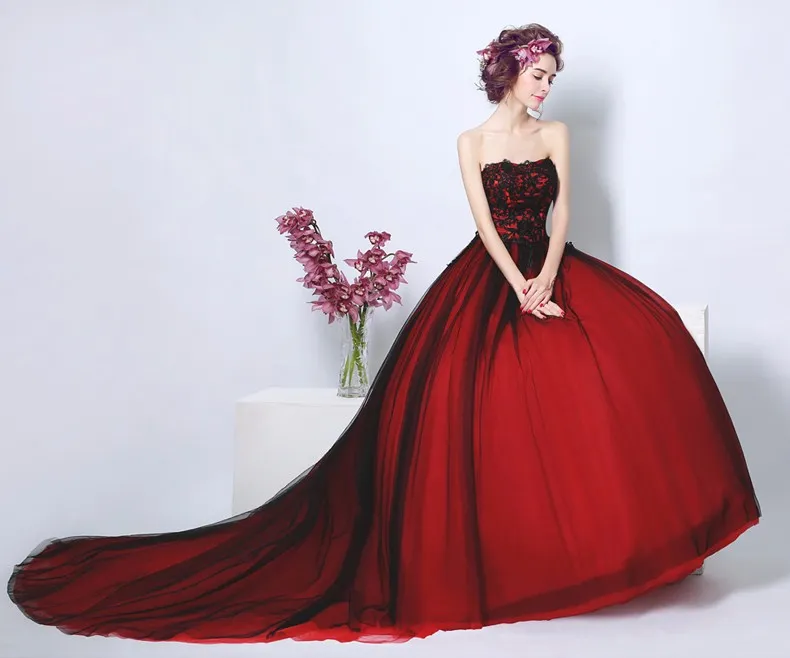 Robes de mariée gothiques rouges et noirs