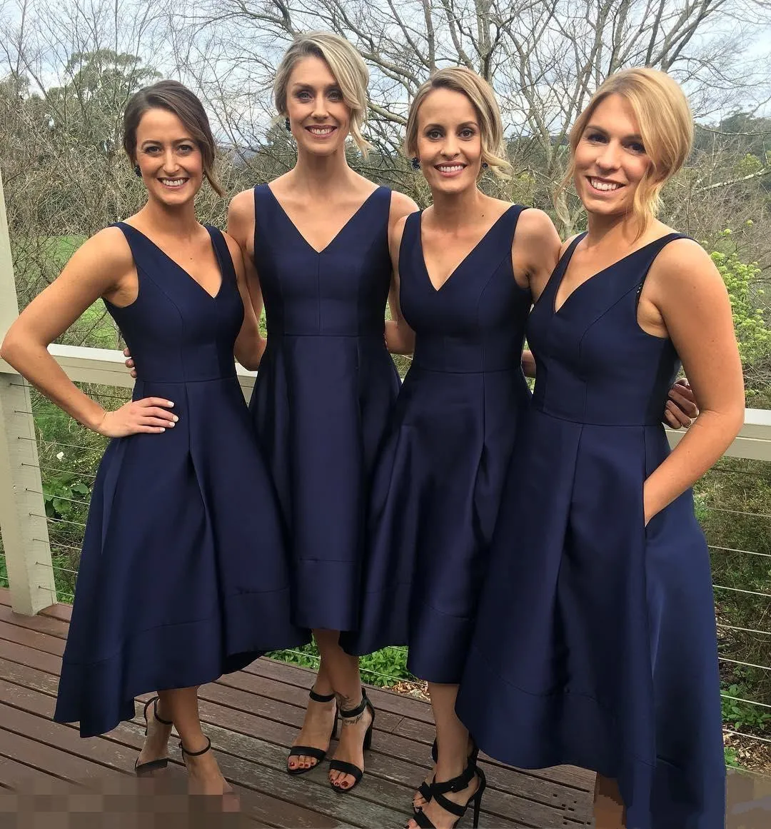 Lacivert Ucuz Gelinlik Modelleri 2019 Yüksek Düşük Tafta Cepler ile Bahçe Rustik Onur Hizmetçi Zarif V Boyun Düğün Konuk Elbiseleri