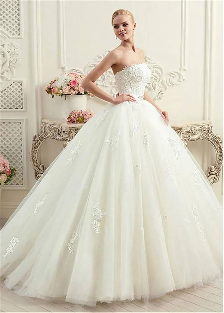 Elegant Tulle Strapless Neckline Ball Gown Wedding Dresses With Lace Appliques Beading Sash Long Bridal Gowns vestido longo de festa