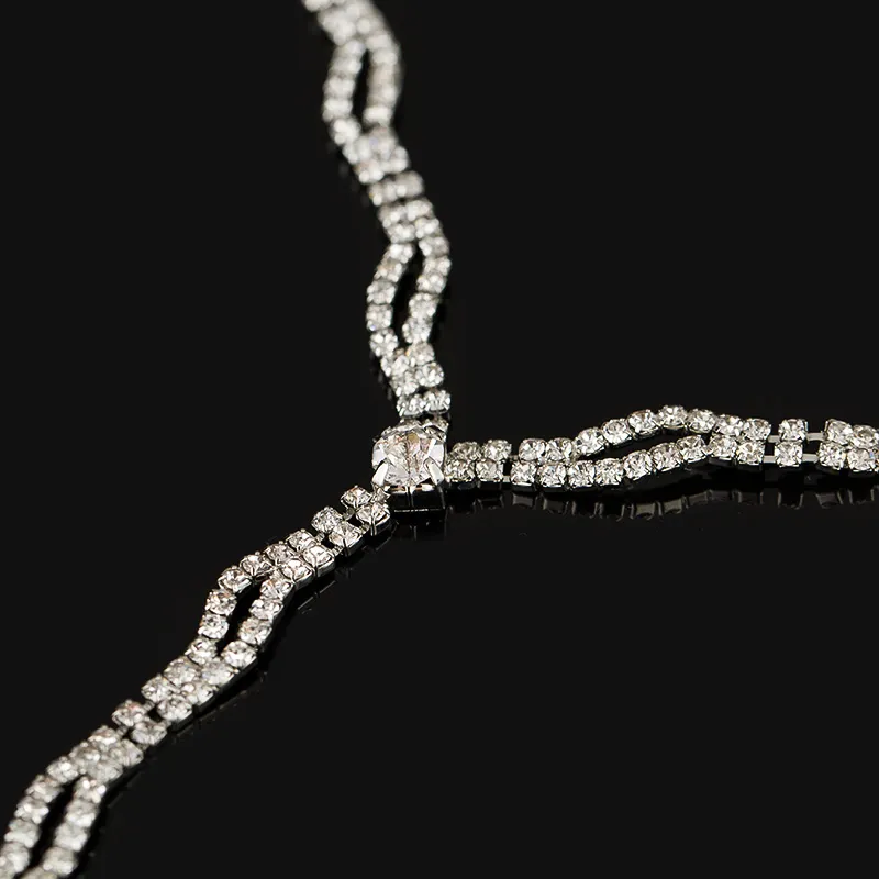 Kristallwasser-Tropfen-Brautschmucksachen stellen für Frauen-Silberfarbe Halsketten-Ohrring-gesetzte Rhinestone-Schmucksachen ein