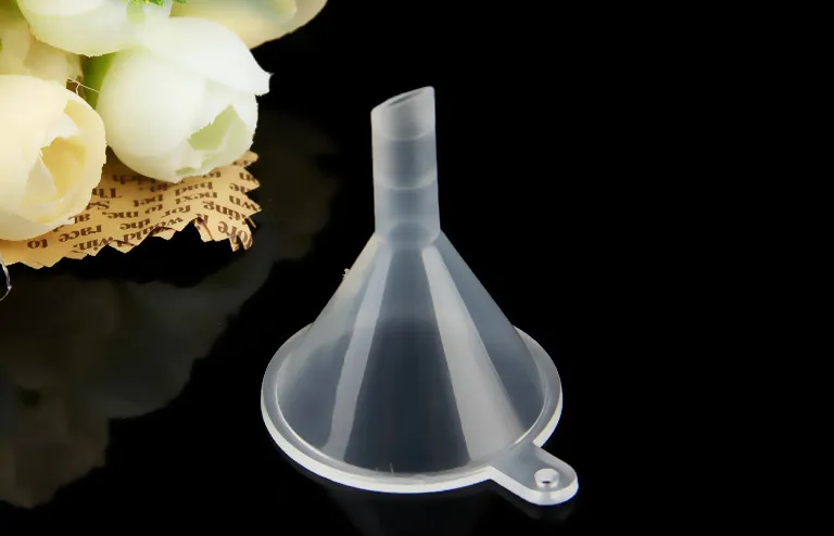 Transparente Mini Plástico Pequeños Embudos Perfume Líquido Aceite Esencial Llenado Botella Vacía Embalaje Barra de Cocina Herramienta de Comedor DHL Ship 270t