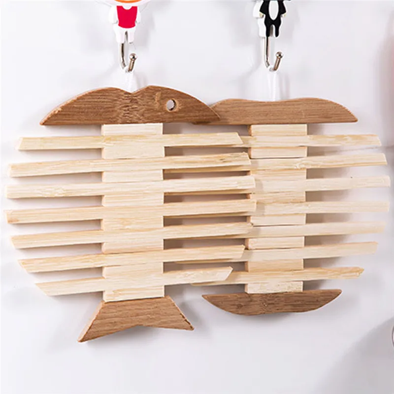 Whole- Korean Hollow Wood Cup Coaster Dish Plates Mats Placemat Table Decoration Apple Fish Style Pad Dining Room Gadget187U
