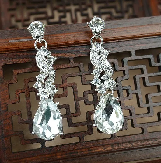2017 vendre nouveau style collier en alliage de diamant blanc boucle d'oreille deux pièces mode bijoux de mariée accessoires de mariage shuoshuo65883342