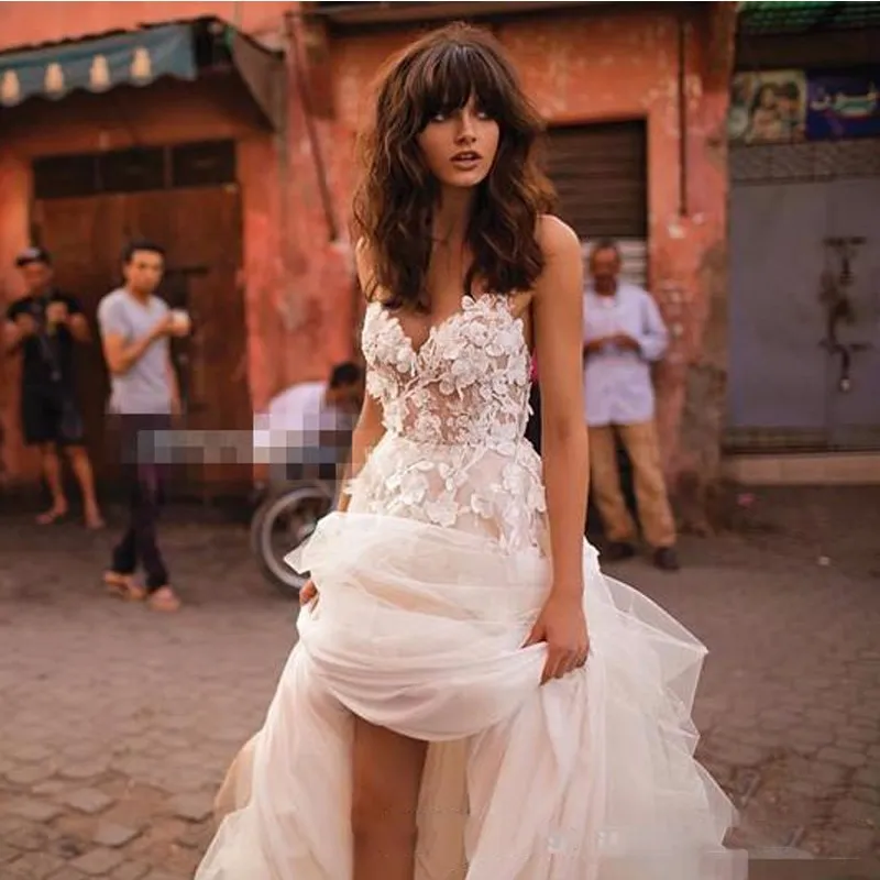 2020 Liz Martinez Beach Wedding Dresses with 3D Floral V-neck Tiered Skirt Backless Plus Size Elegant Garden Country Berta Wedding Gowns