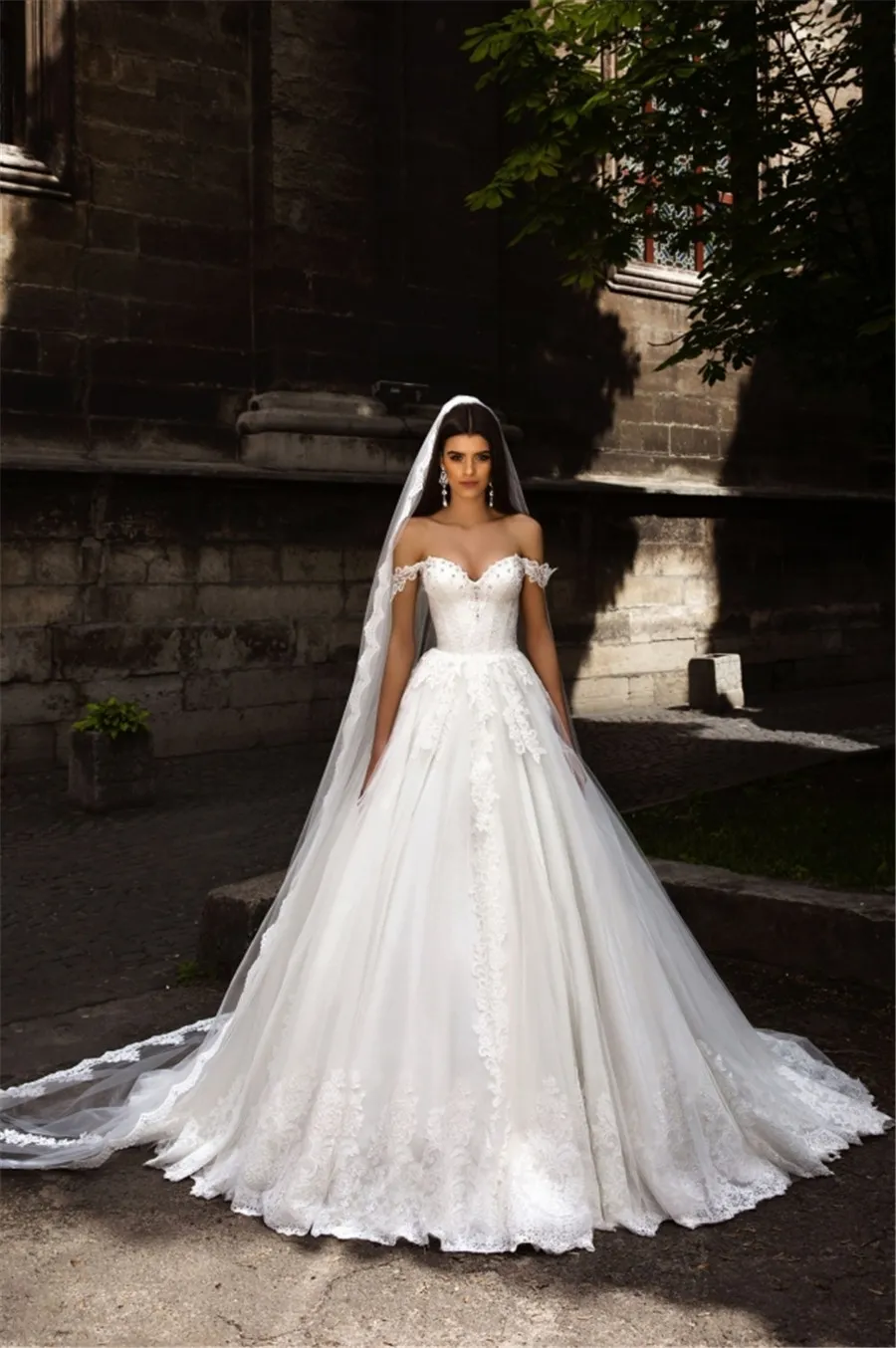 Sexy Ball Gown Wedding Dresses 2019 Cap Sleeve Court Train Lace Up Back Bridal Gown White Lace Custom Made robe de mariage