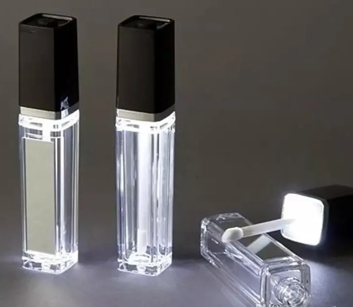8 ml 2017 LED lumière brillant à lèvres contenant LED brillant à lèvres bouteille avec miroir sur un visage 300 pièces jusqu'à