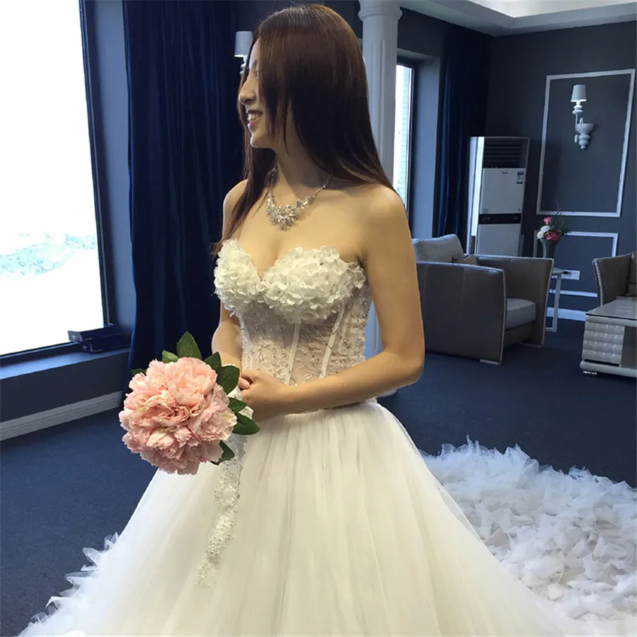 Strapless Crystals Ball Gowns Long Tail Princess Palace Slim Minimalist Luxury Train Wedding Gowns with Hand Made Flowers Bridal Gowns