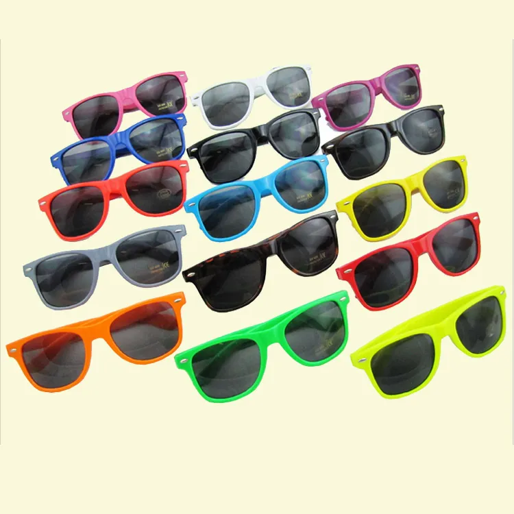 / Lunettes de soleil classiques pour hommes multicolores Femmes et hommes Lunettes de soleil de plage Lunettes de soleil pour enfants UV400 Square Style229J