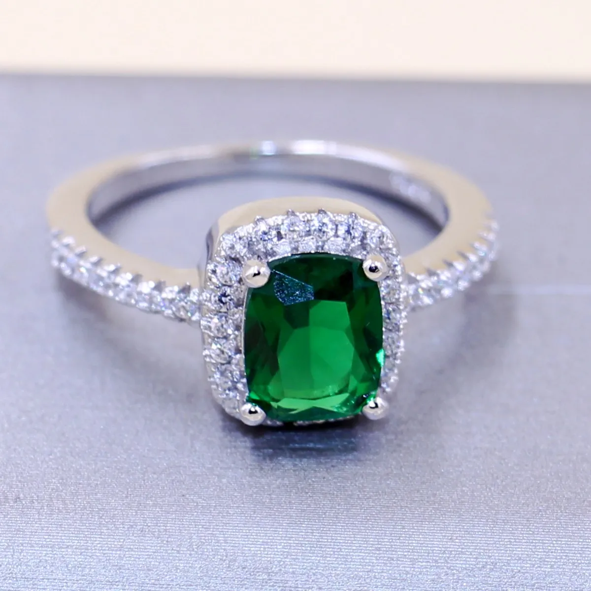 크기 5-10 신규 여성 패션 보석 925 스털링 실버 Emerlad CZ 다이아몬드 쿠션 모양 여성 약혼 반지를위한 GI249L