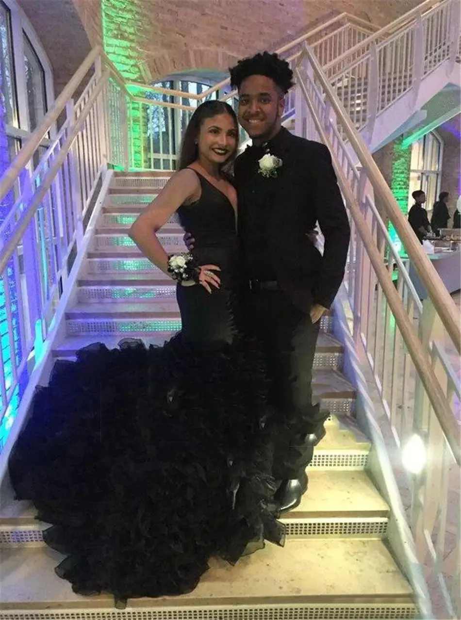 Sexy 2017 Black Evening Dresses Plunging Neckline Prom Gowns Mermaid Pleats Tiered Custom Made Hot Selling Sexy Formal Party Gowns 2017