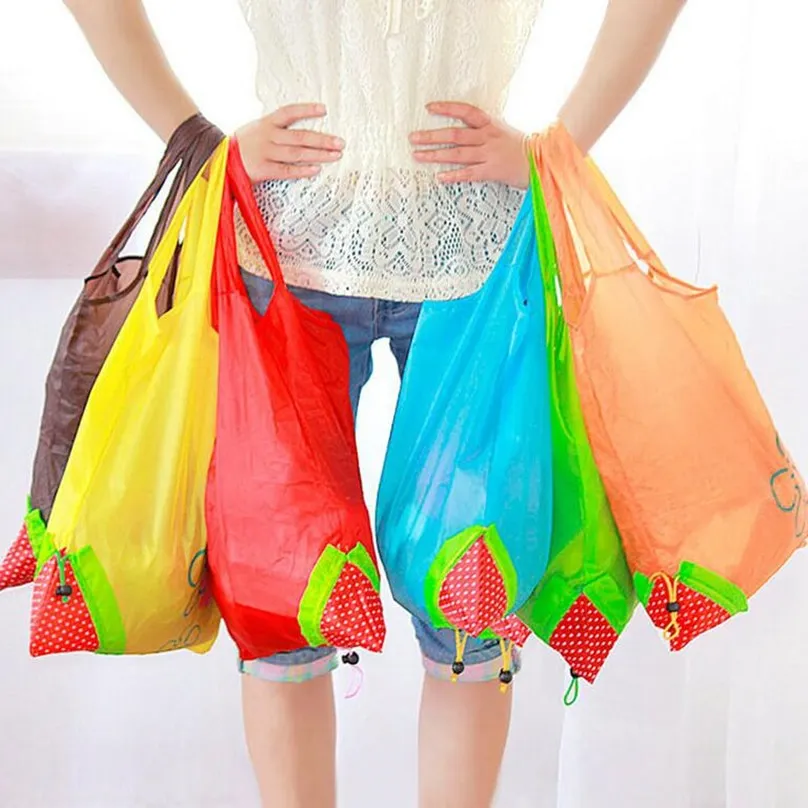 50 stycken Eco Storage Handbag Strawberry Foldbar Shopping Tote Återanvändbara väskor Slumpmässiga färgmiljövikningar Bag273d