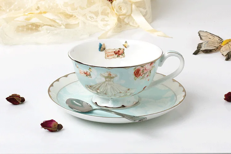 Çay fincanı ve tabağı ve kaşık setleri Vintage Royal Bone China Tea Cups gül çiçek mavi kutulu set 7-oz338t