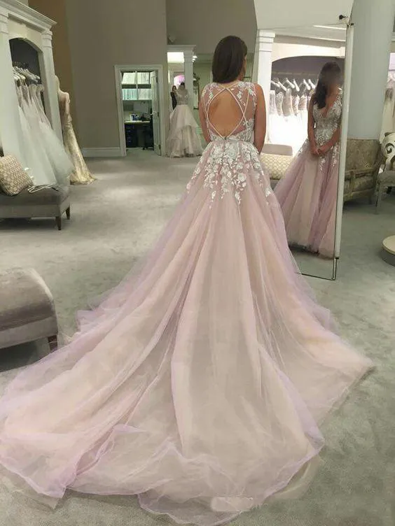 Fashion Blush Pink Dresses Sexy Plunging Neckline Appliques Zipper Backelss Bridal Dress Charming Chapel Train Wedding Gowns