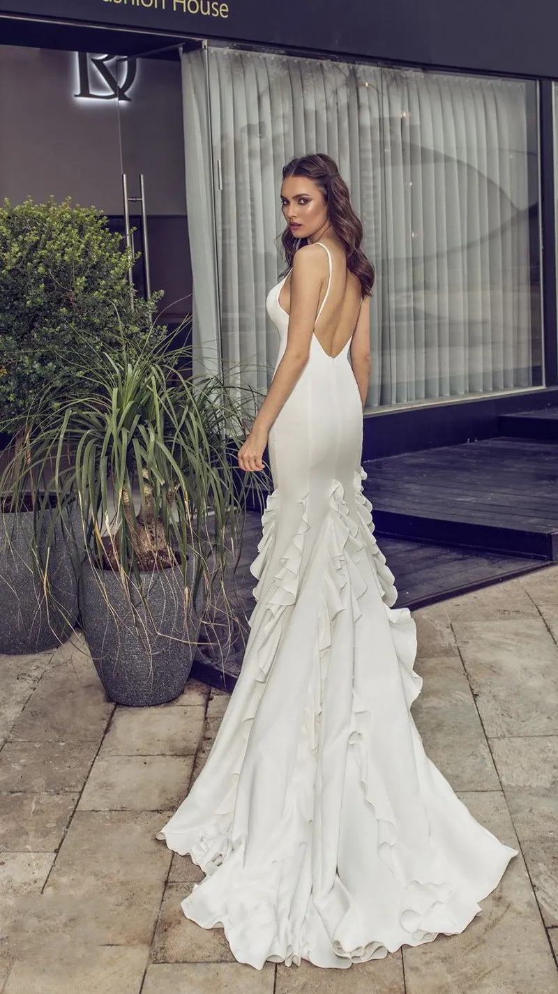 Riki Dalal Front Split Mermaid Wedding Dresses Simple Beach Backless Sexy Spaghetti Neck Bridal Gowns Ruffles Custom Made robe de mari￩e