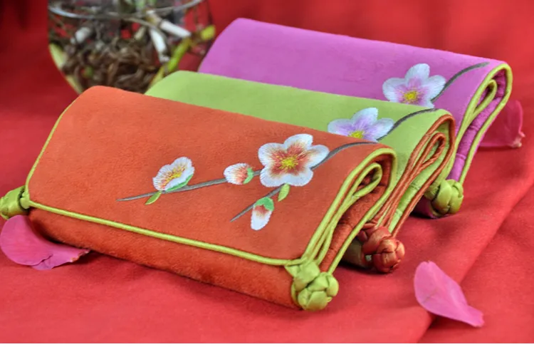 Il cuoio portatile della pelle scamosciata dei gioielli rotola sulla borsa di viaggio che piega i sacchetti cinesi pieganti / dei gioielli dei gioielli del fiore ricamato