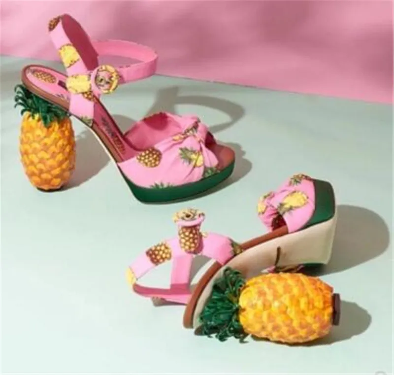 Nieuwste mode vrouwen geprint platform vreemde open teen roze ananas sandalen hoge hakschoenen