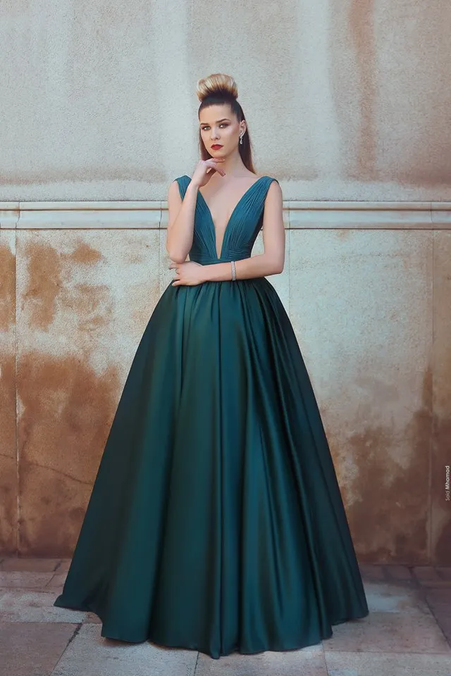 New Arrival Hunter Green Deep V Neck Prom Dresses Long Pleats Backless Floor Length Formal Evening Wear Party Gowns Custom Made