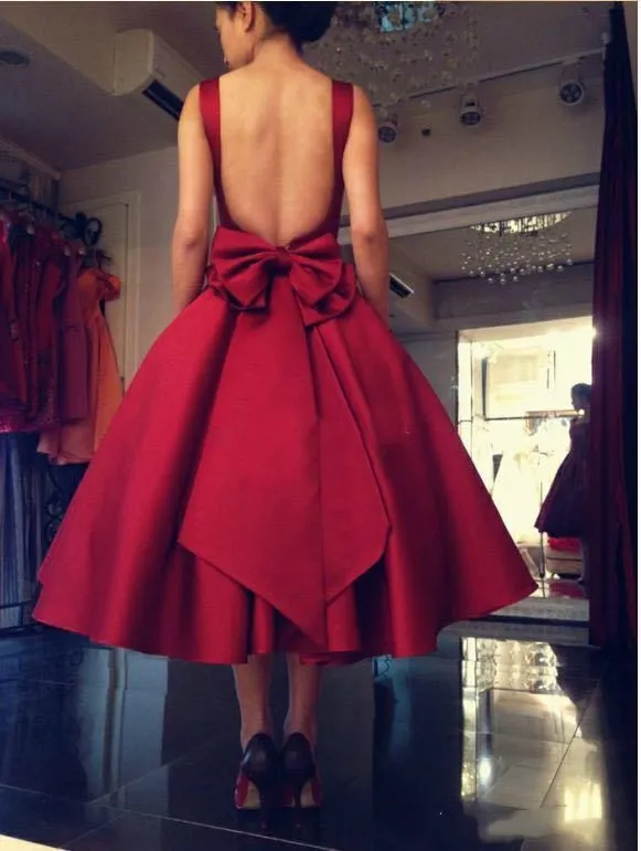 Tea Length Red Prom Dresses Sexy Open Back Short Party Gowns Square Neck Evening Party Dresses with Back Bow Satin Graduation Dresses Cheap