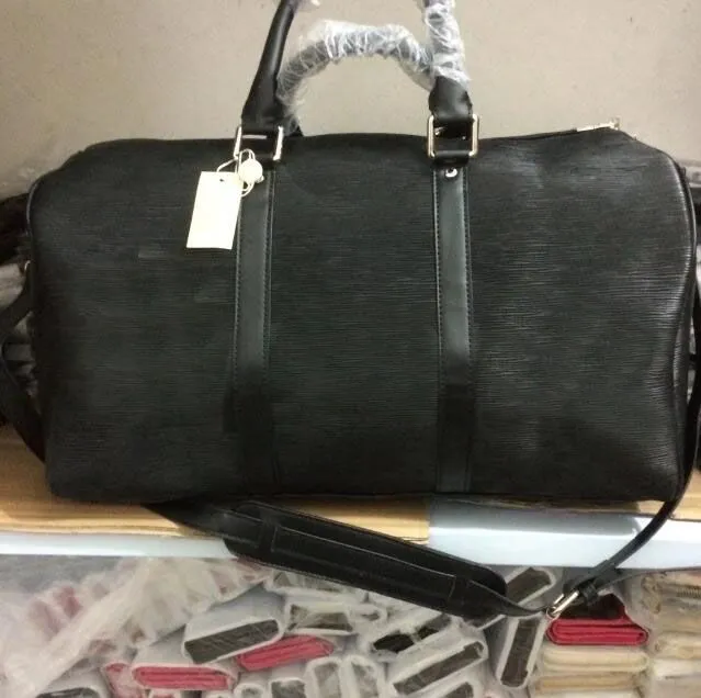 2018New Fashion Men Women Travel Bag Duffle Bag Axel Påsar Bagage Handväskor stor kapacitet Sportväska 45 cm L518582574