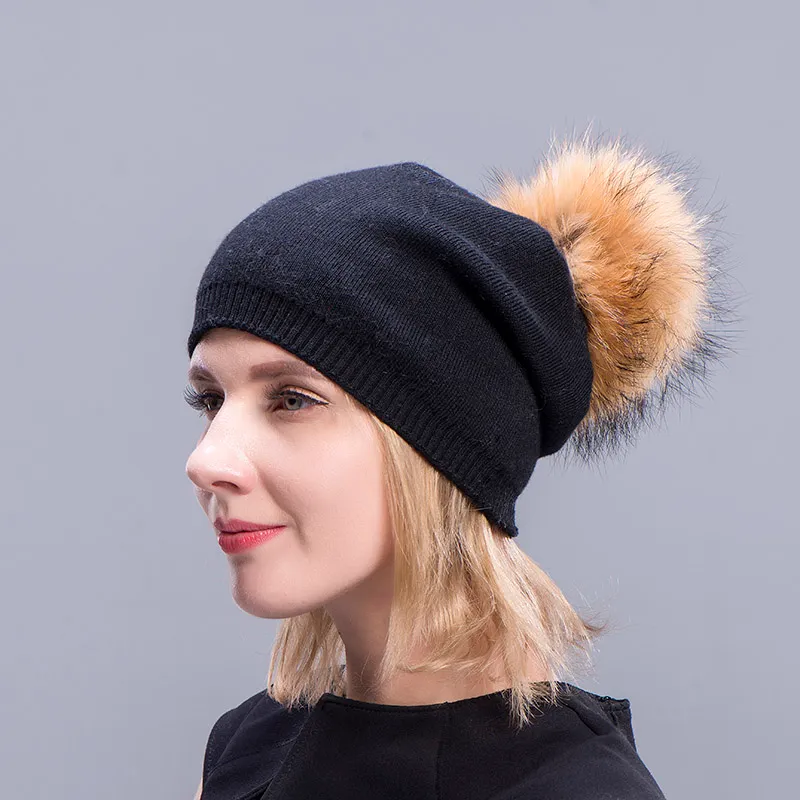 Chapeaux en cachemire pour femmes pompoma bonnet du chapeau de fourrure Caps chauds féminins avec vrai raton laveur fourrure pompom bobble chapeau adulte228y