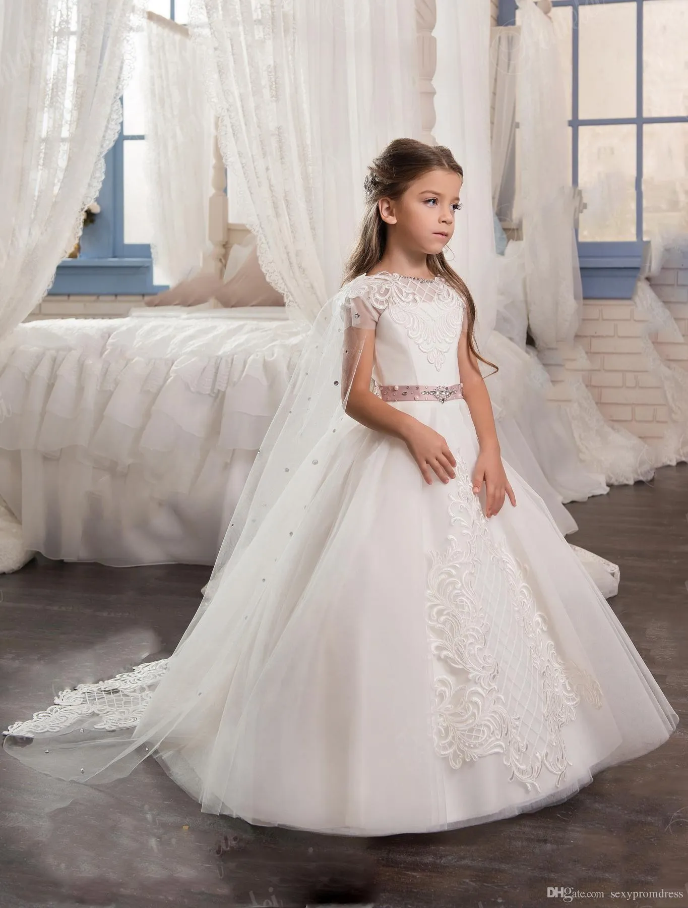 White Princess Tulle Cape Wedding Flower Girl Dresses With Beaded Ribbon Sash Floor Length Short Sleeve Girls Pageant Gowns Party Dresses