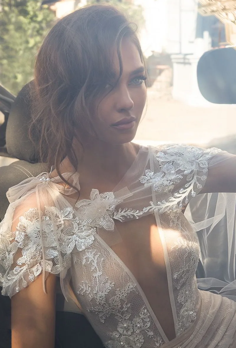 Elihav Sasson Mermaid Wedding Dresses V Neck Backless Lace Wedding Gowns With Capes abiti da sposa Wedding Dress
