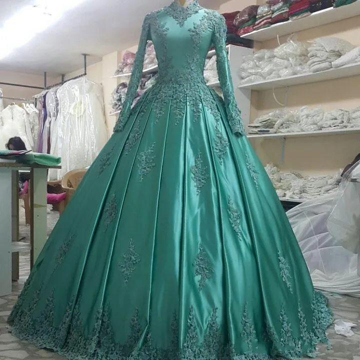 Arabic Muslim Mint Green Evening Prom Dresses High Neck Lace Applique Long Sleeves Court Train Long Evening Gowns Formal Party Gowns Satin