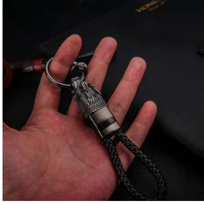 Ärlig Dragon Keychains Men Key Chain Car Key Holder Ring Jewely Bag Pendant äkta läderrep gåva High End Keychain322n