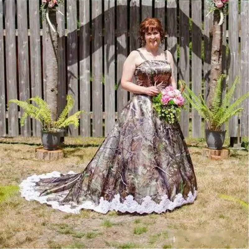 Vintage 2017 más tamaño A Line Camo Vestidos de novia con correa de espagueti Appliques de encaje Summer Garden Country Batos nupciales