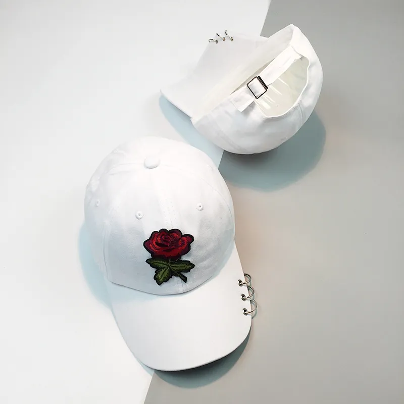 Cokk Red Rose Flower Baseball Cap Women Solid Color Snapback Cap z metalowymi pierścieniami Dad Hat Femil Hip Hop Sun Visor 2018 Summer9725695